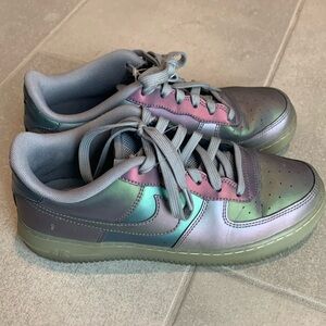 Nike Kids Iridescent Green Purple Low-Top Sneakers